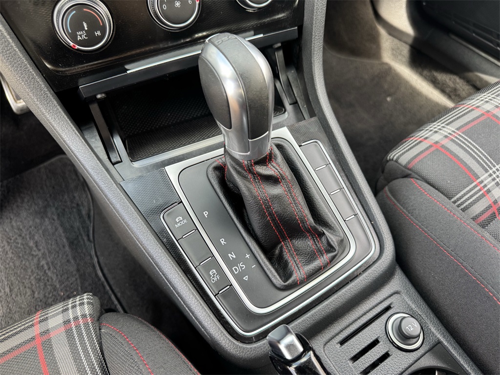 2017 Volkswagen Golf GTI S photo 22