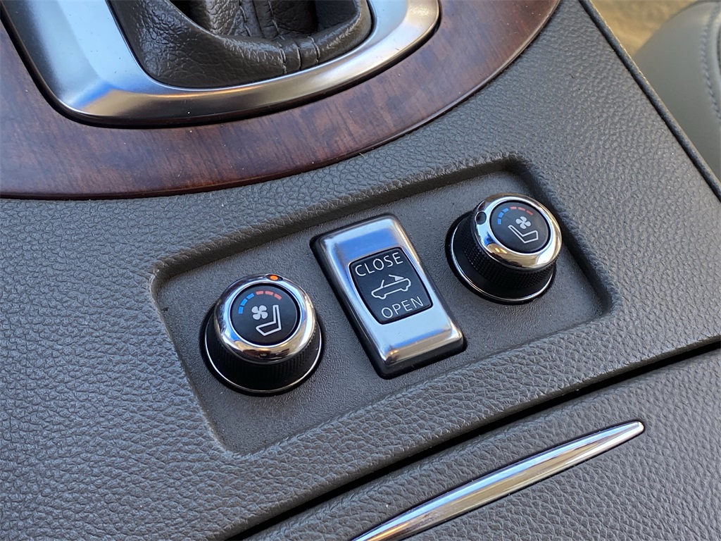 2009 Infiniti G37 Convertible Base photo 21