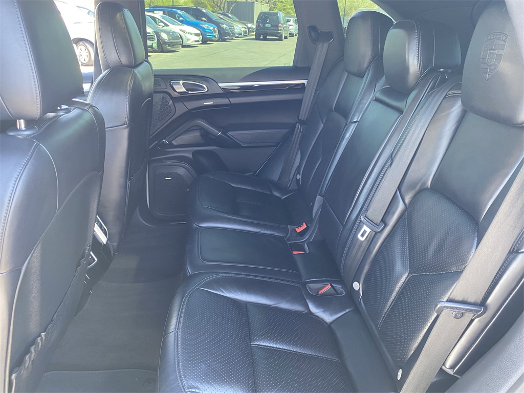 2017 Porsche Cayenne photo 14