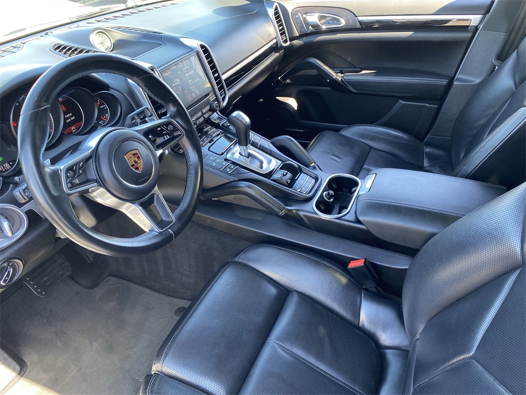 2017 Porsche Cayenne photo 15