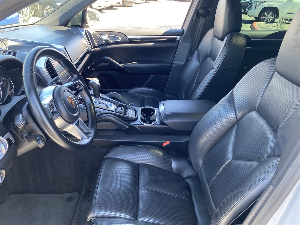 2017 Porsche Cayenne photo 16