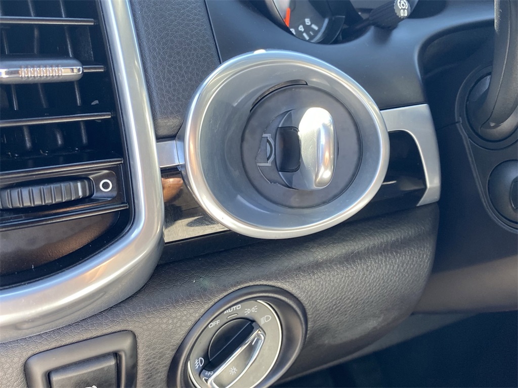 2017 Porsche Cayenne photo 26