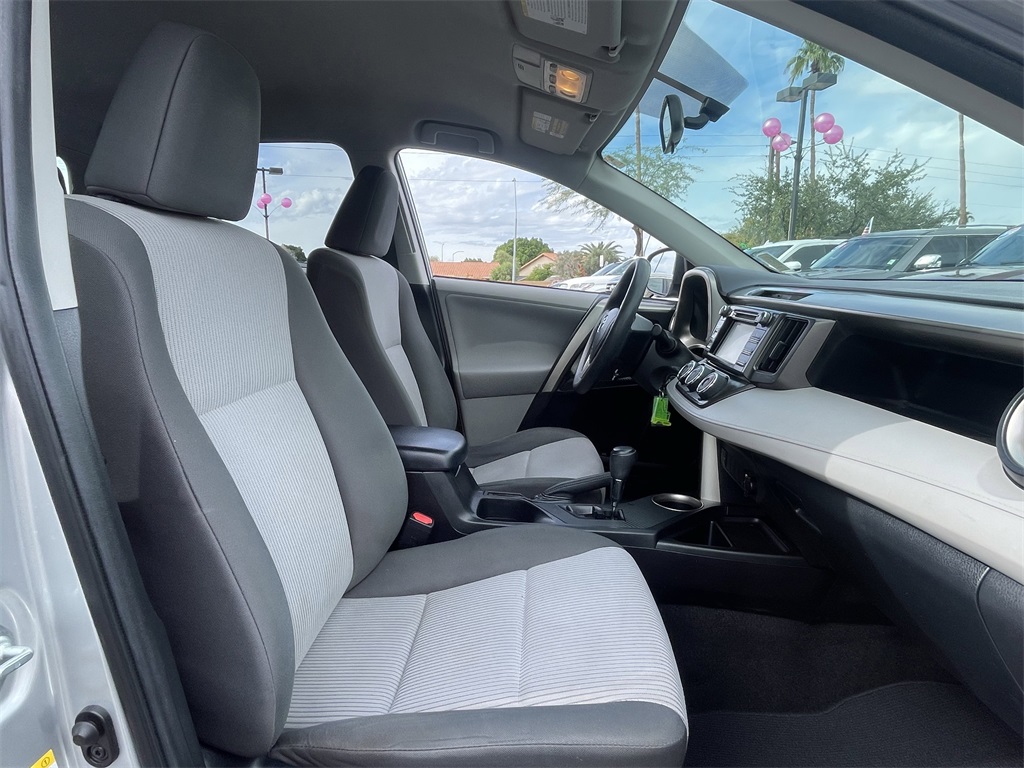 2013 Toyota RAV4 LE photo 4