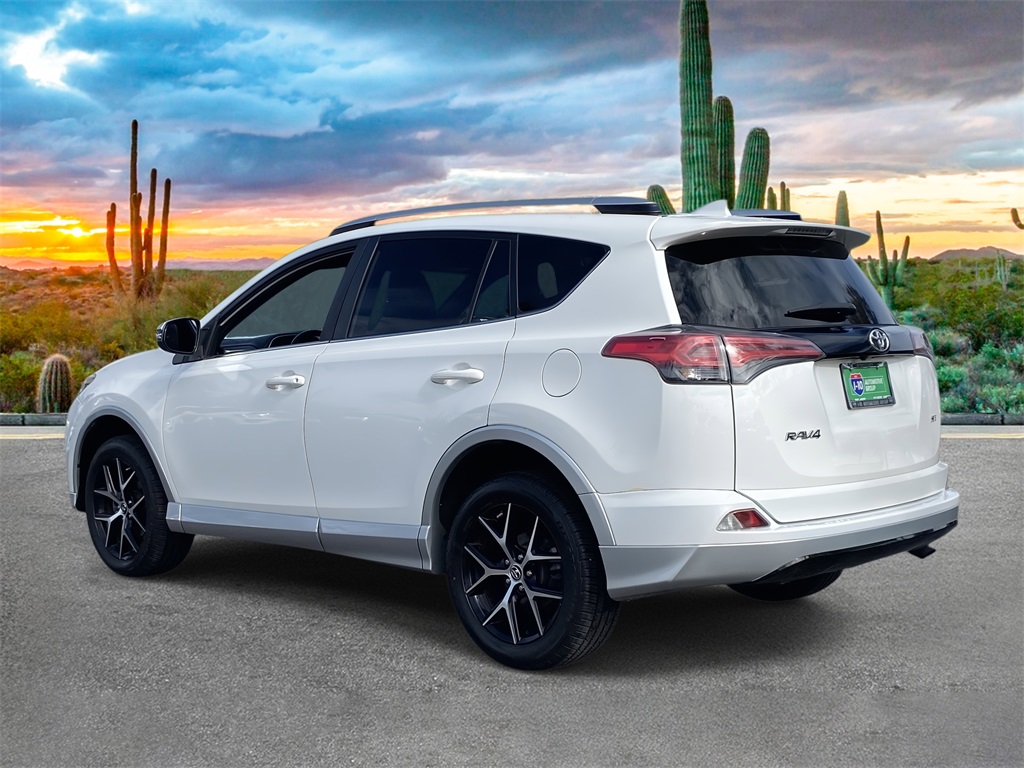 2016 Toyota RAV4 SE photo 2