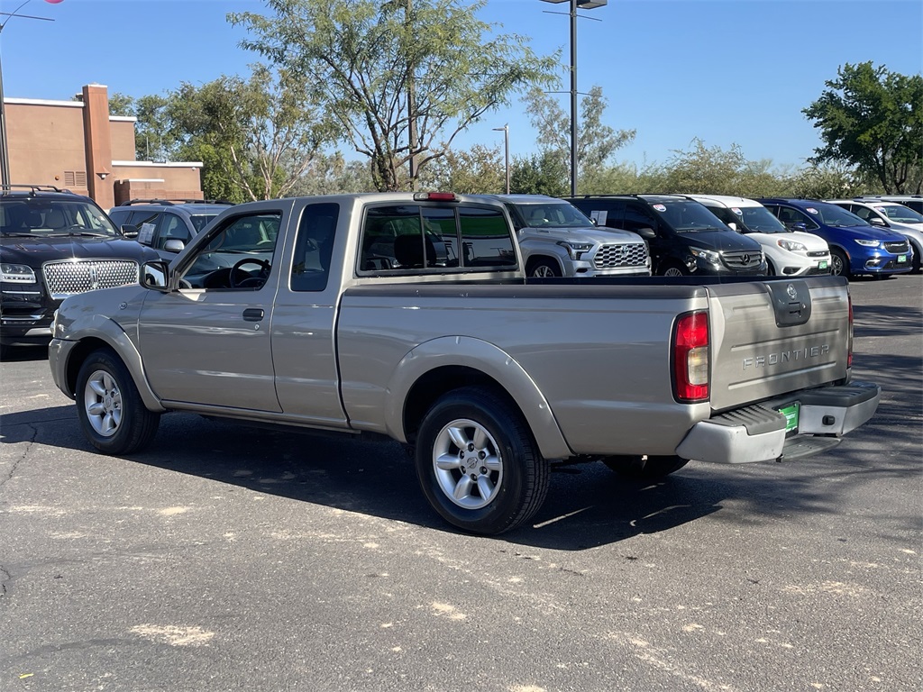 2004 Nissan Frontier XE photo 4