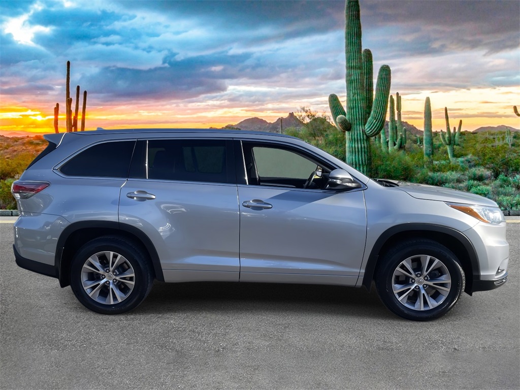 2015 Toyota Highlander Base Hybrid photo 2