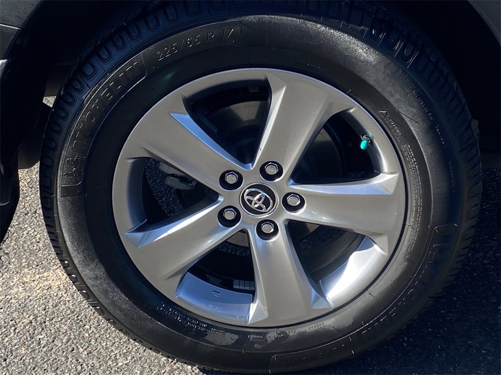 2015 Toyota RAV4 XLE photo 4