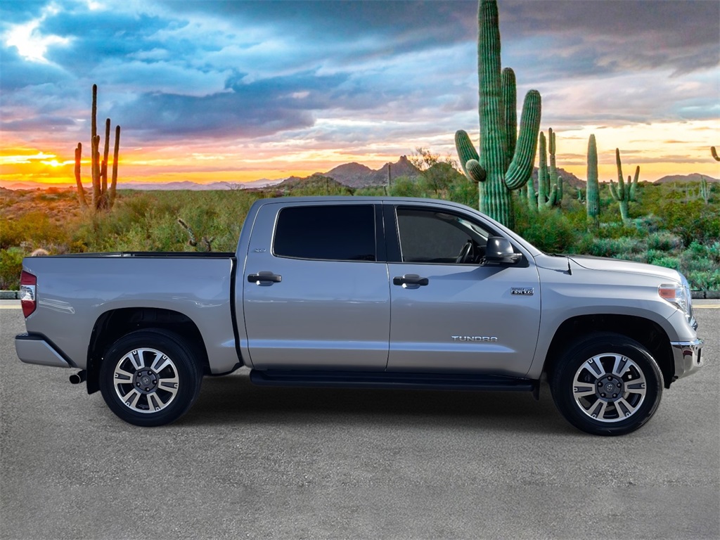 2017 Toyota Tundra SR5 photo 2