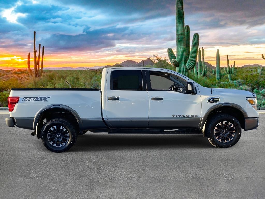 2018 Nissan Titan XD Pro-4X - Photo 2