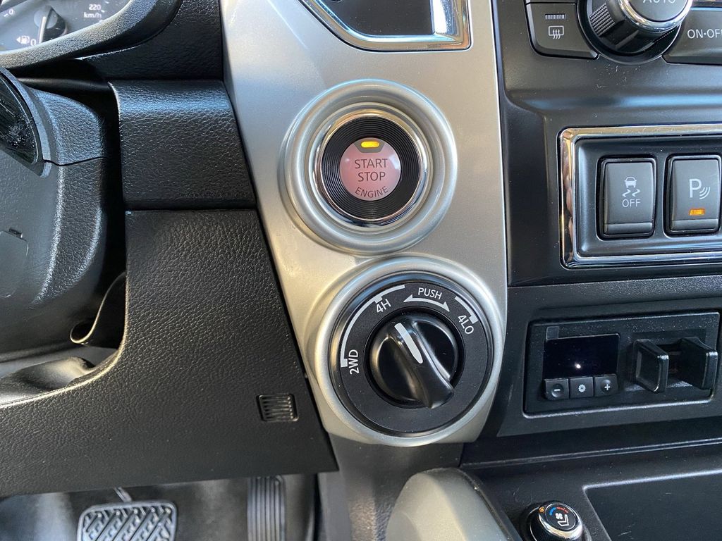 2018 Nissan Titan XD Pro-4X - Photo 29