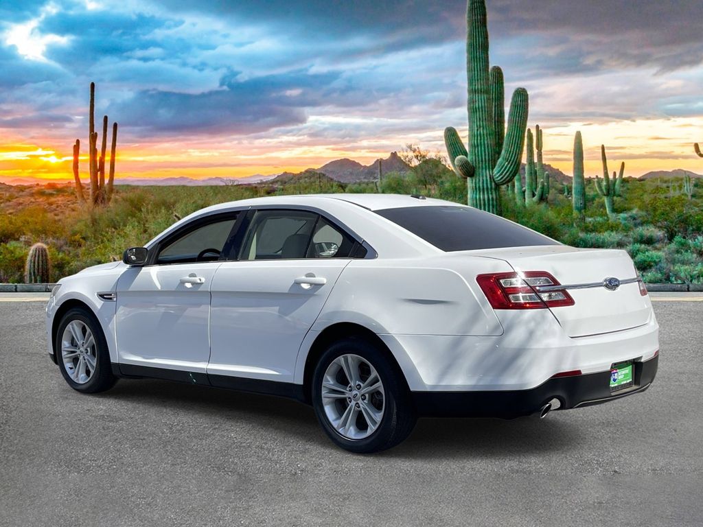 2019 Ford Taurus SE - Photo 5