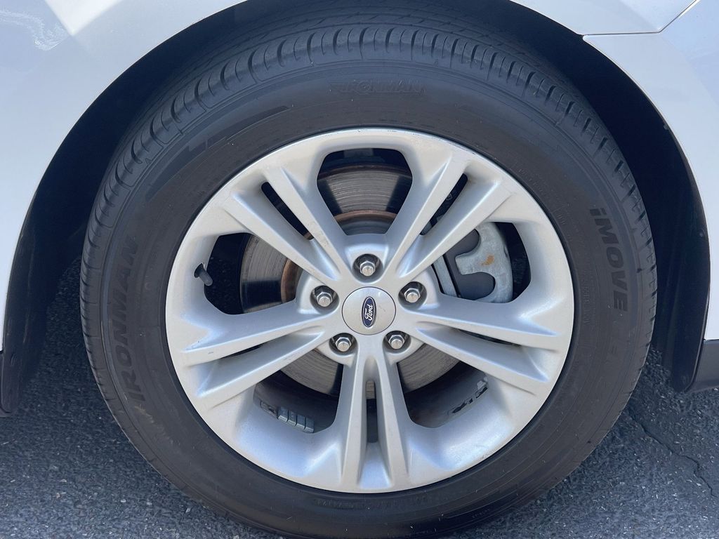 2019 Ford Taurus SE - Photo 8