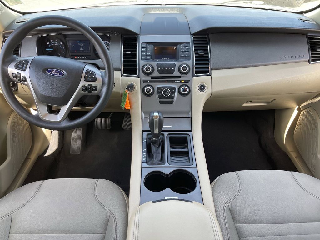 2019 Ford Taurus SE - Photo 14