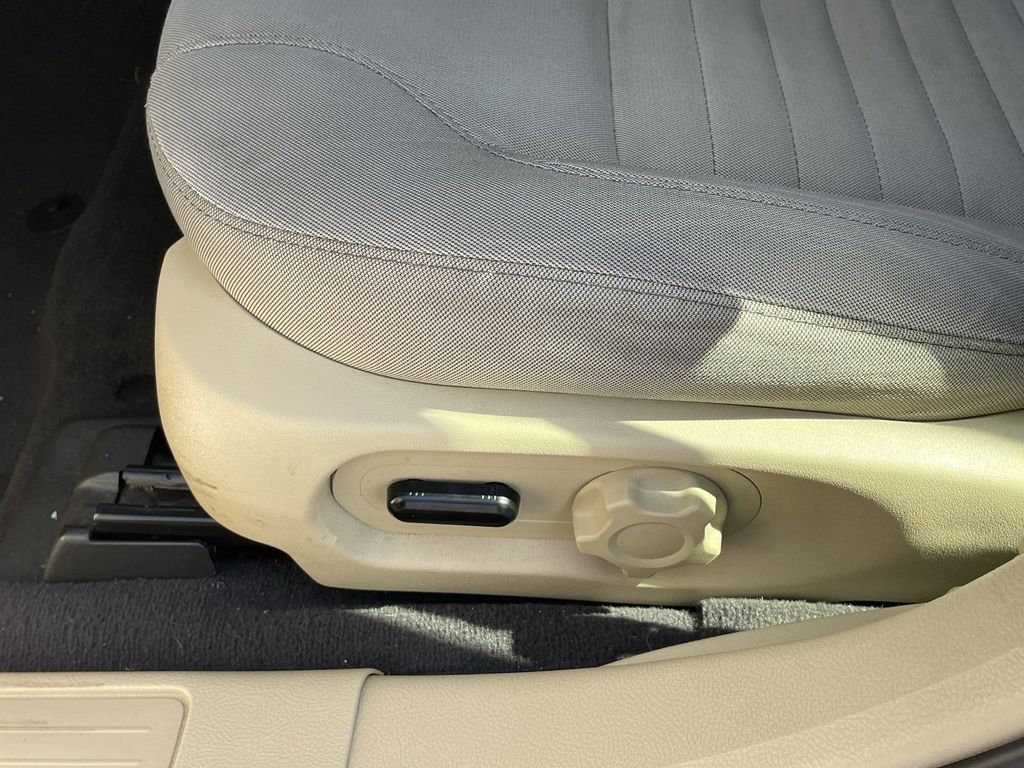 2019 Ford Taurus SE - Photo 19