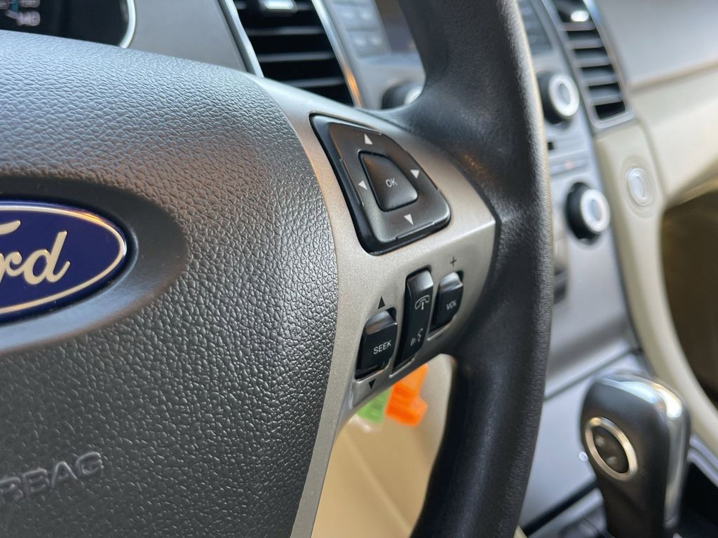 2019 Ford Taurus SE - Photo 23