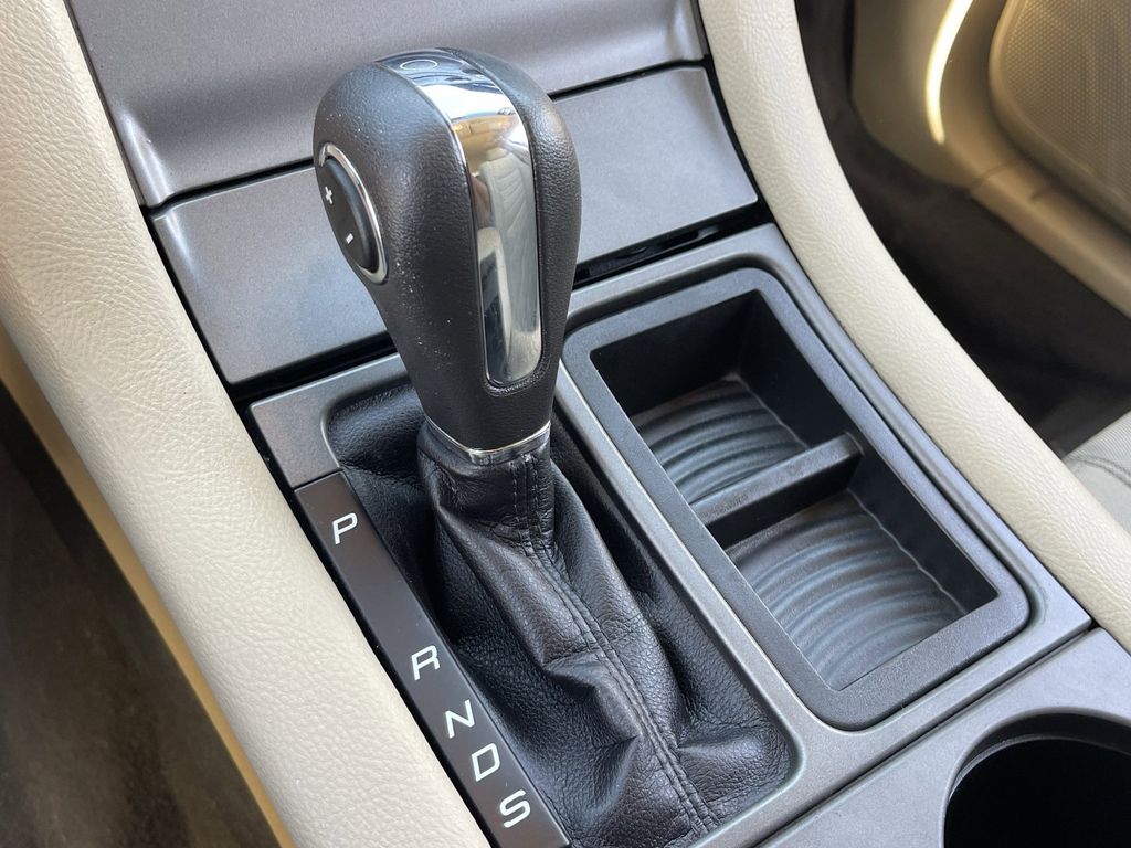 2019 Ford Taurus SE - Photo 24