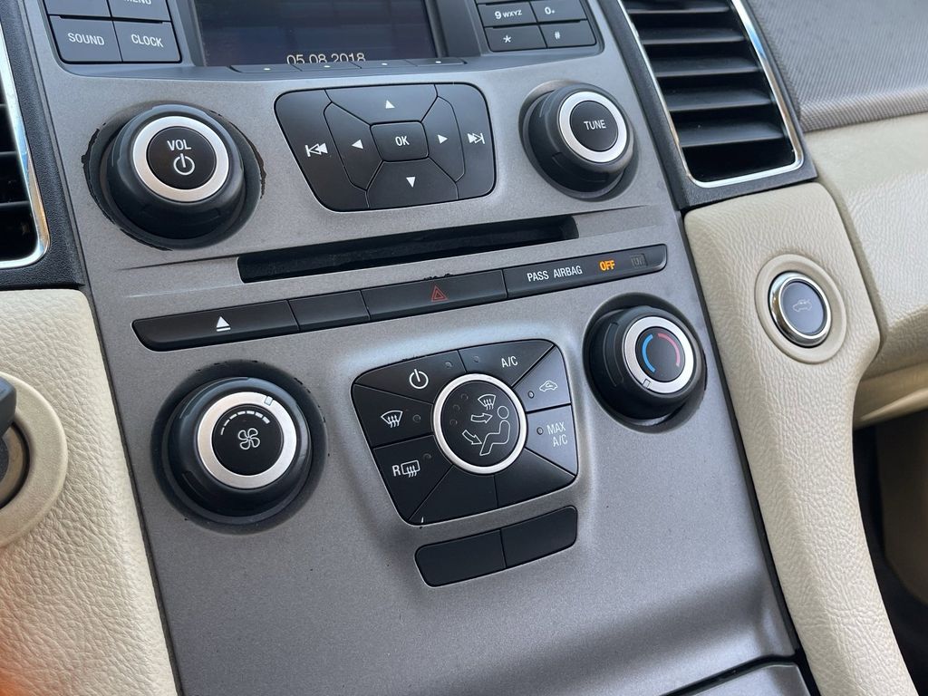 2019 Ford Taurus SE - Photo 25