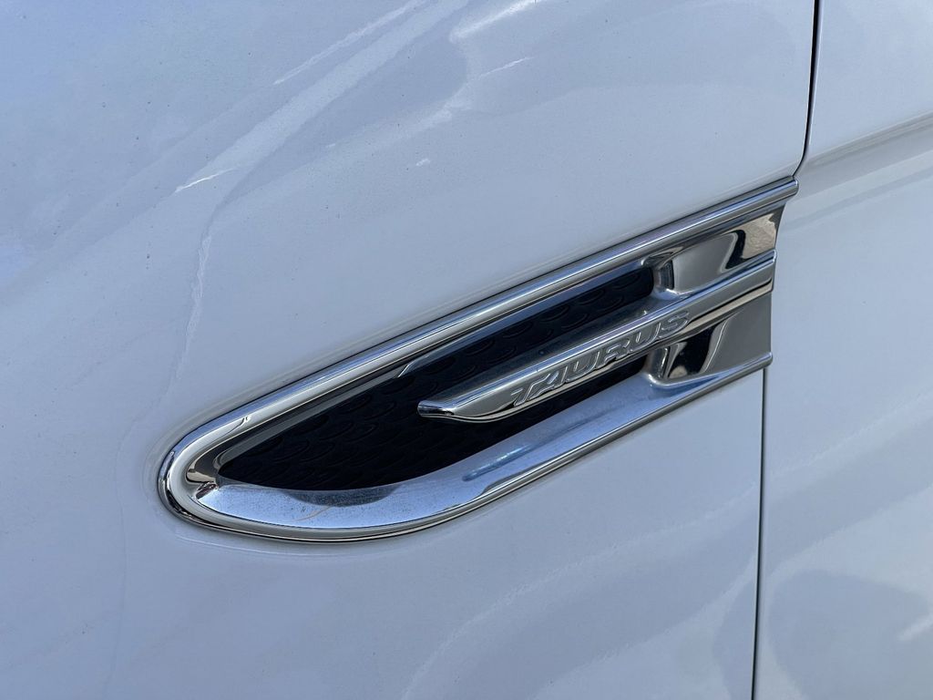 2019 Ford Taurus SE - Photo 31