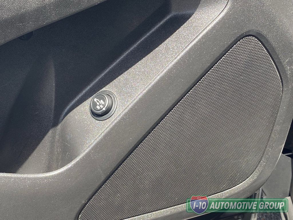2020 Chevrolet Equinox LT - Photo 18