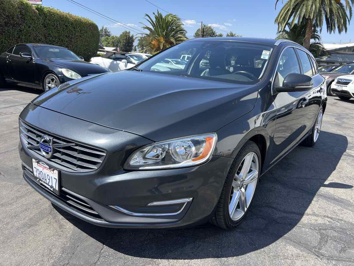 2016 Volvo V60 T5 Drive-E Premier photo 2