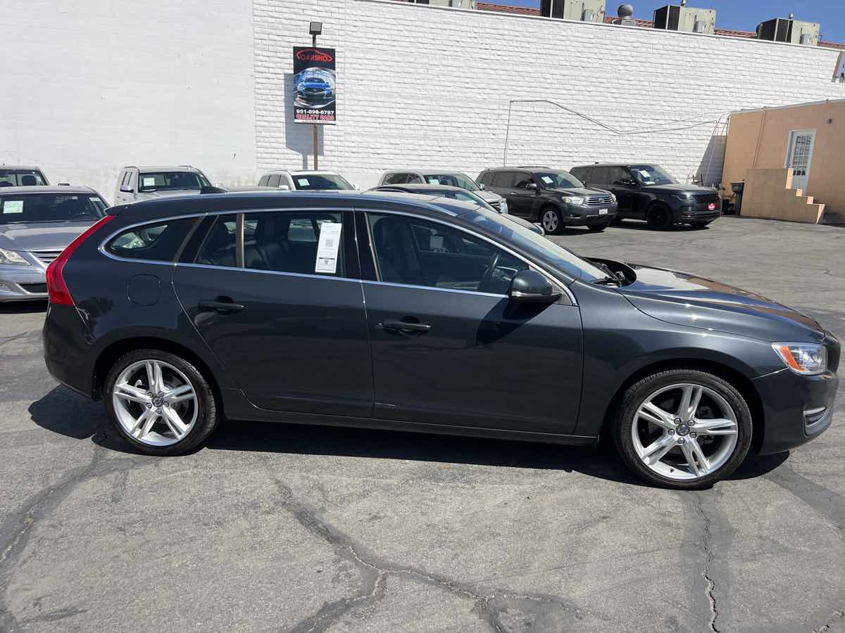 2016 Volvo V60 T5 Drive-E Premier photo 4