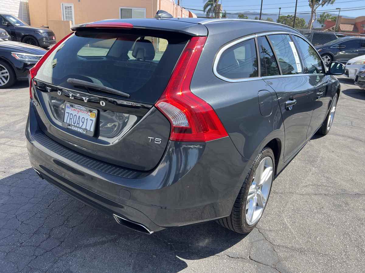 2016 Volvo V60 T5 Drive-E Premier photo 5