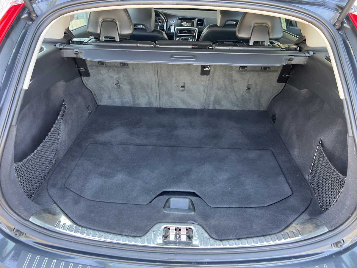 2016 Volvo V60 T5 Drive-E Premier photo 18