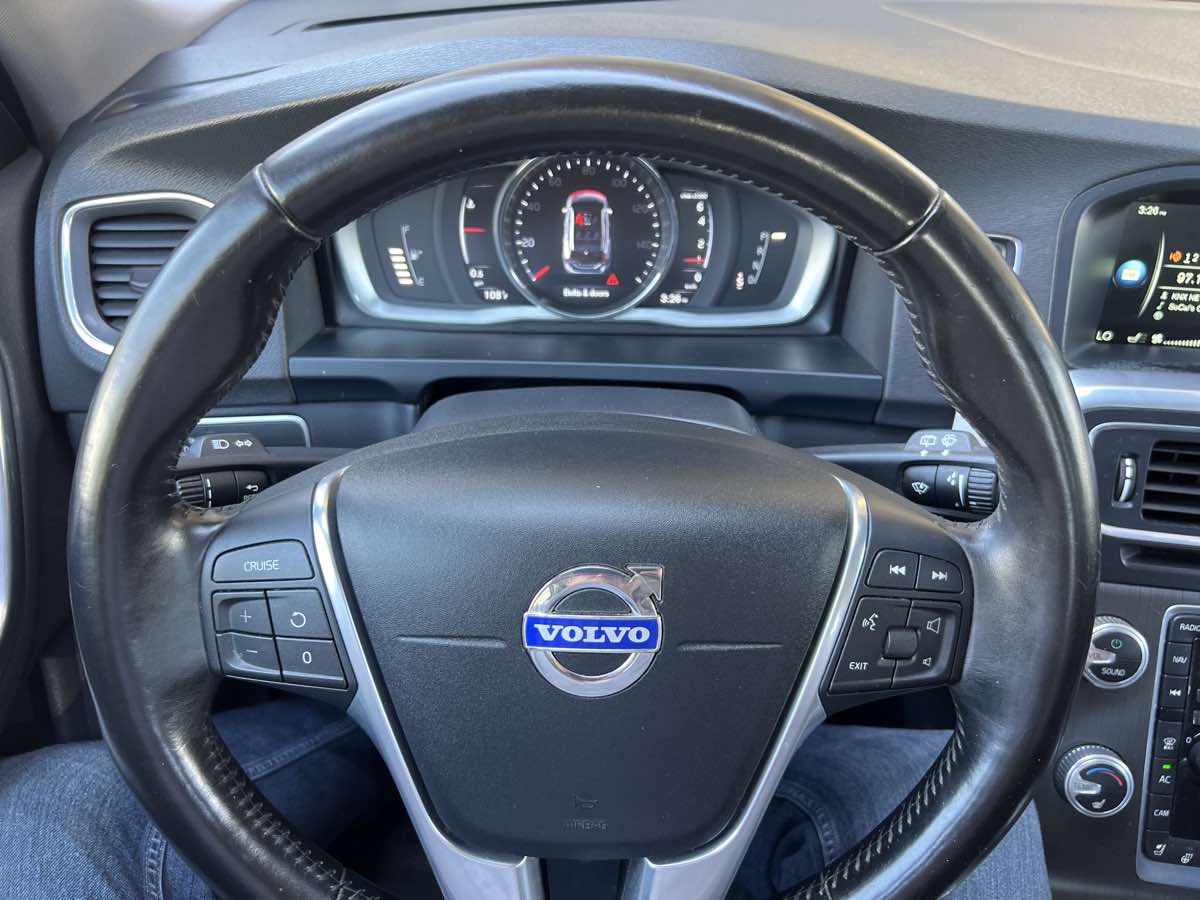 2016 Volvo V60 T5 Drive-E Premier photo 21