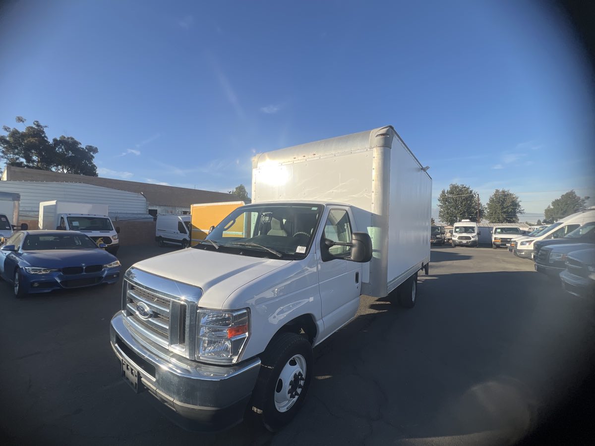 2022 Ford E-450 photo 2
