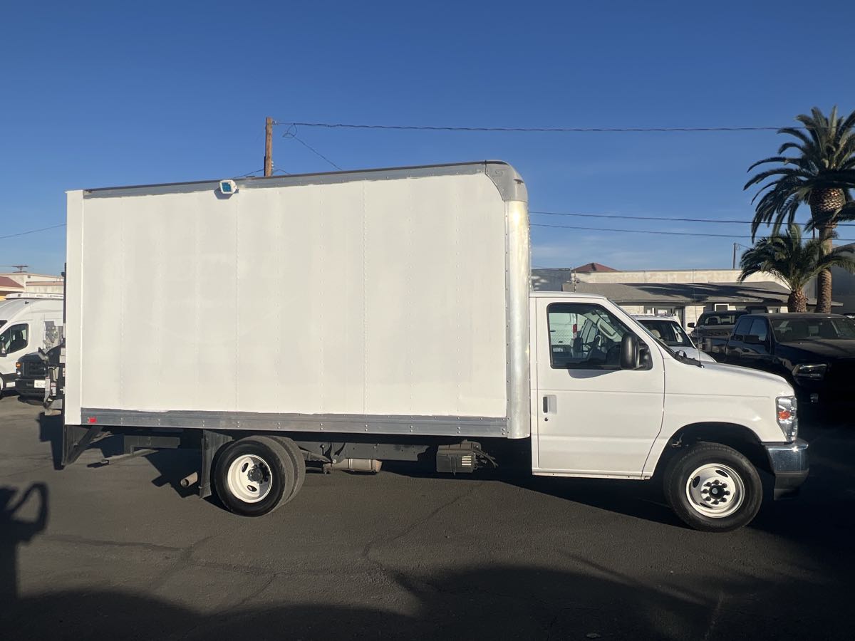 2022 Ford E-450 photo 3