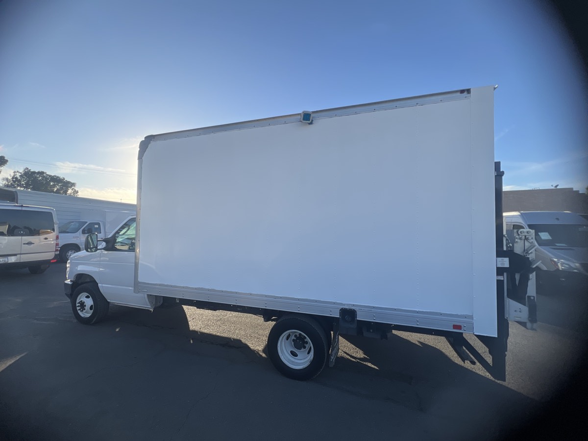 2022 Ford E-450 photo 6