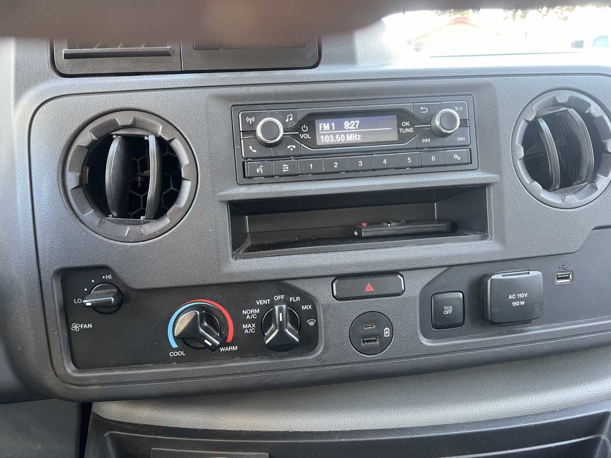 2022 Ford E-450 photo 9