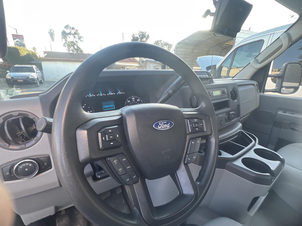 2022 Ford E-450 photo 11