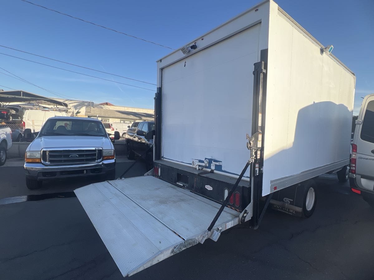 2022 Ford E-450 photo 16