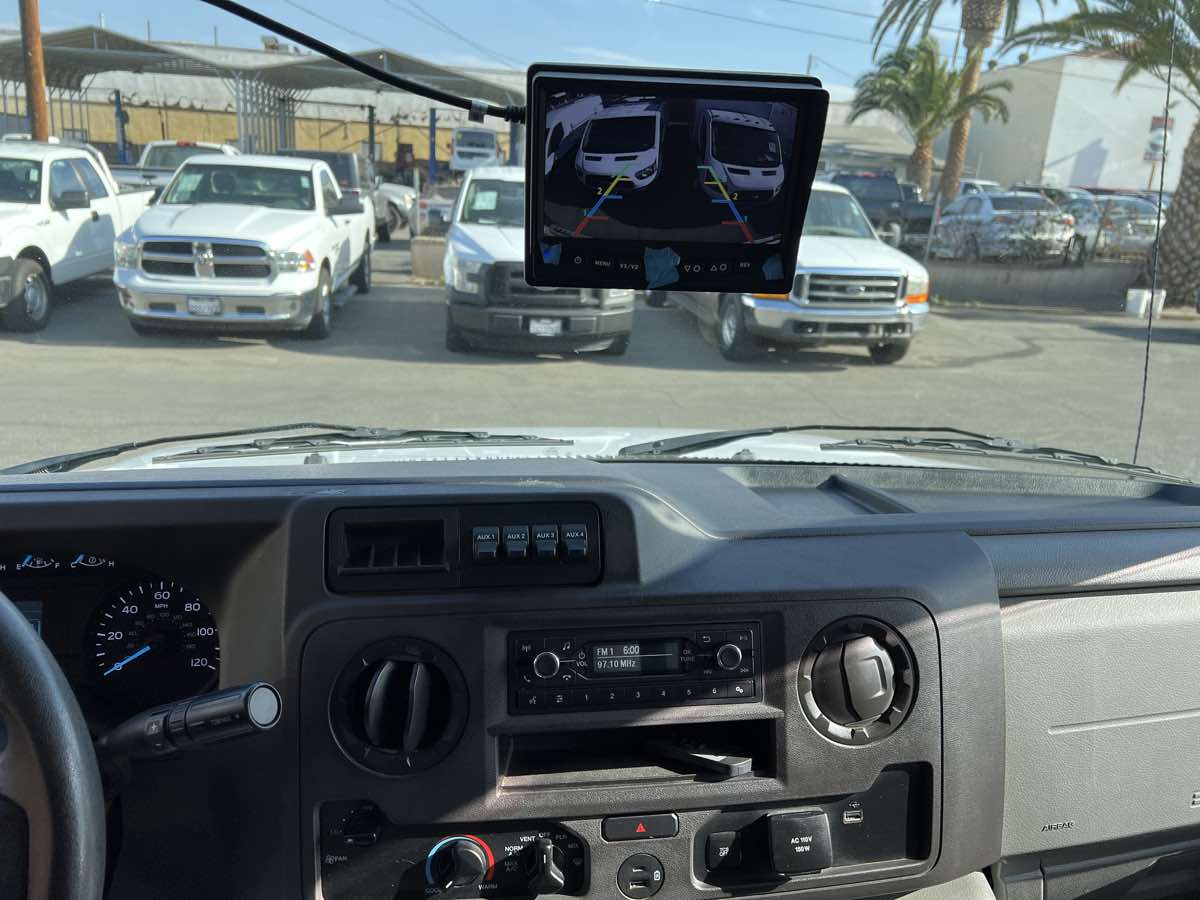 2022 Ford E-450 photo 18
