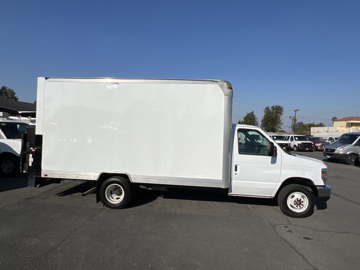2019 Ford E-350 photo 2