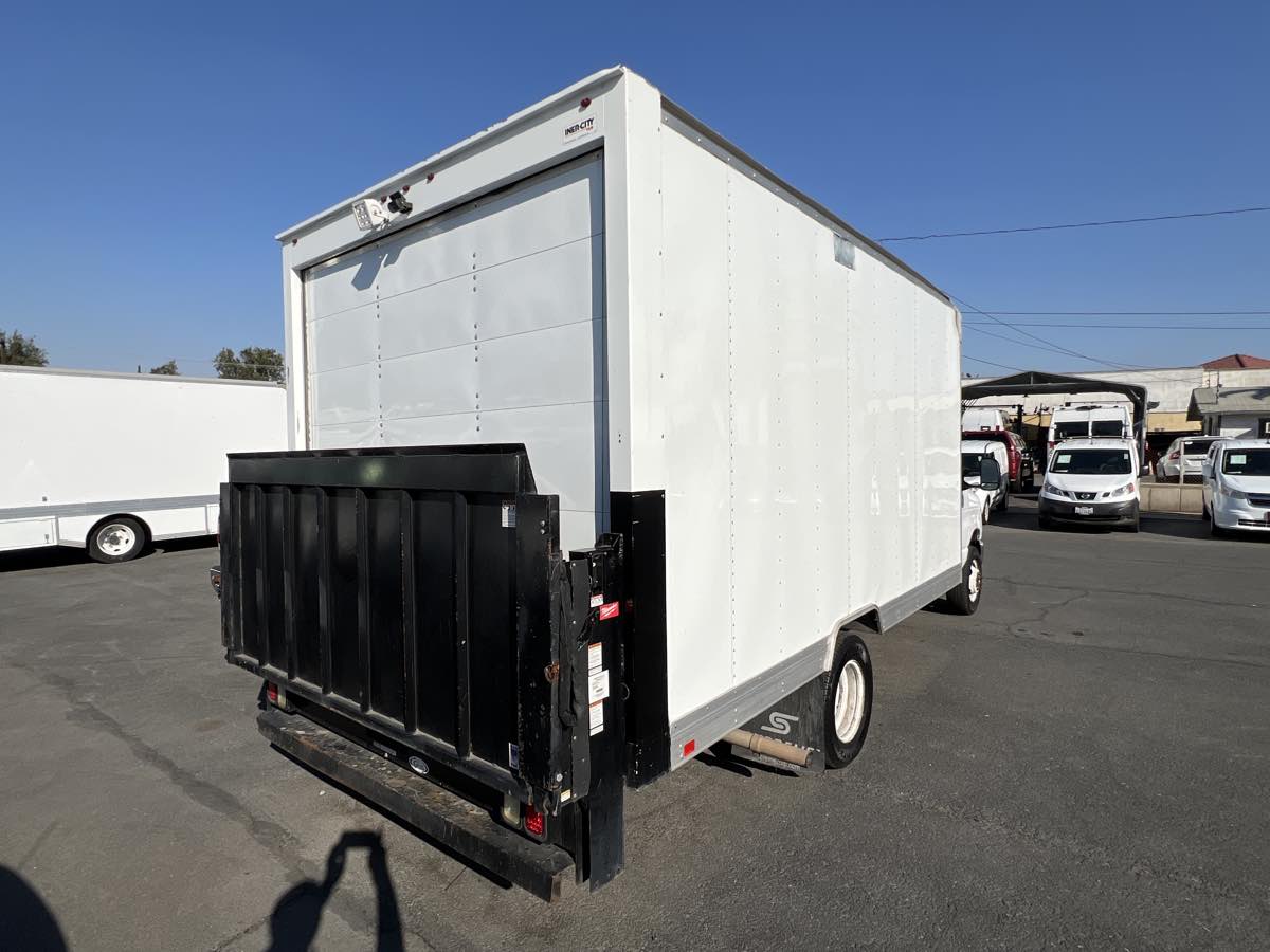 2019 Ford E-350 photo 3