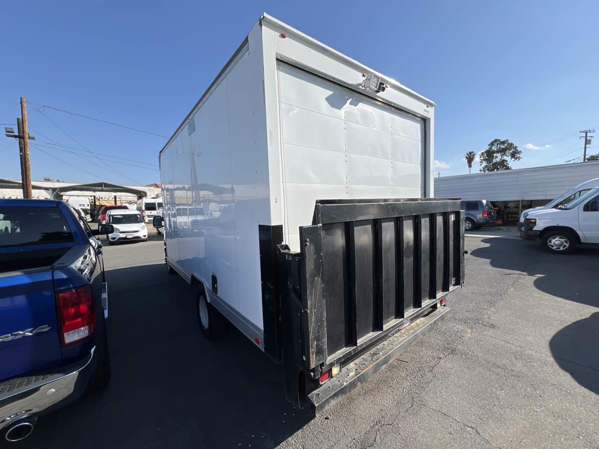 2019 Ford E-350 photo 4