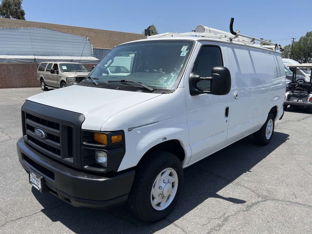 2013 Ford E-150 photo 2