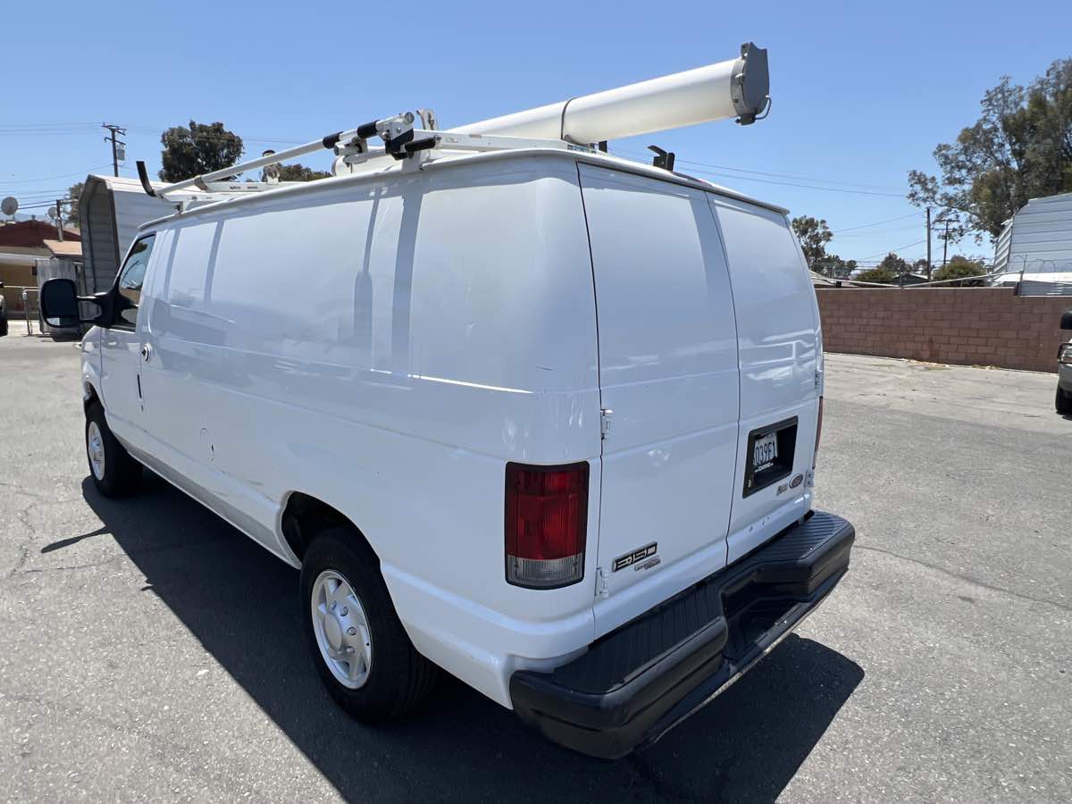 2013 Ford E-150 photo 4