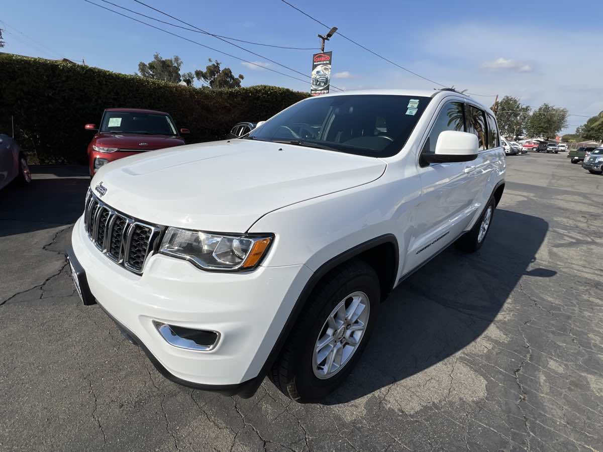 2020 Jeep Grand Cherokee Laredo E photo 2