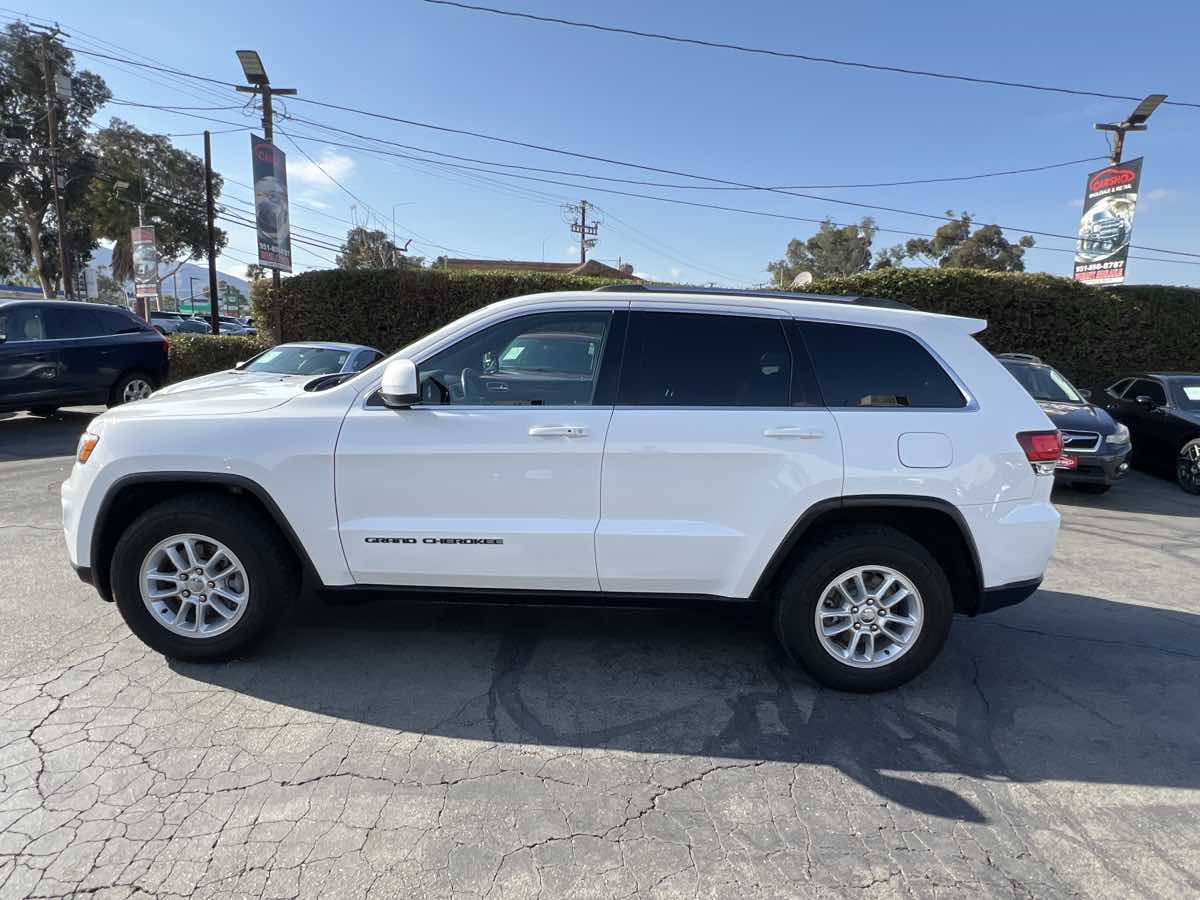 2020 Jeep Grand Cherokee Laredo E photo 3
