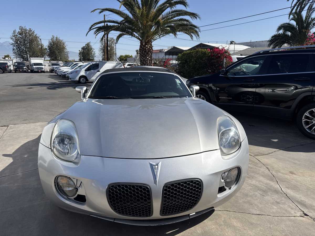 2009 Pontiac Solstice photo 2