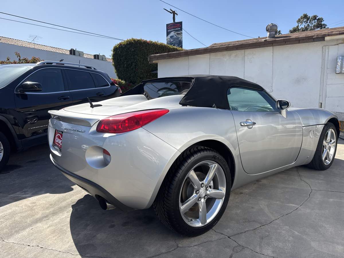 2009 Pontiac Solstice photo 3