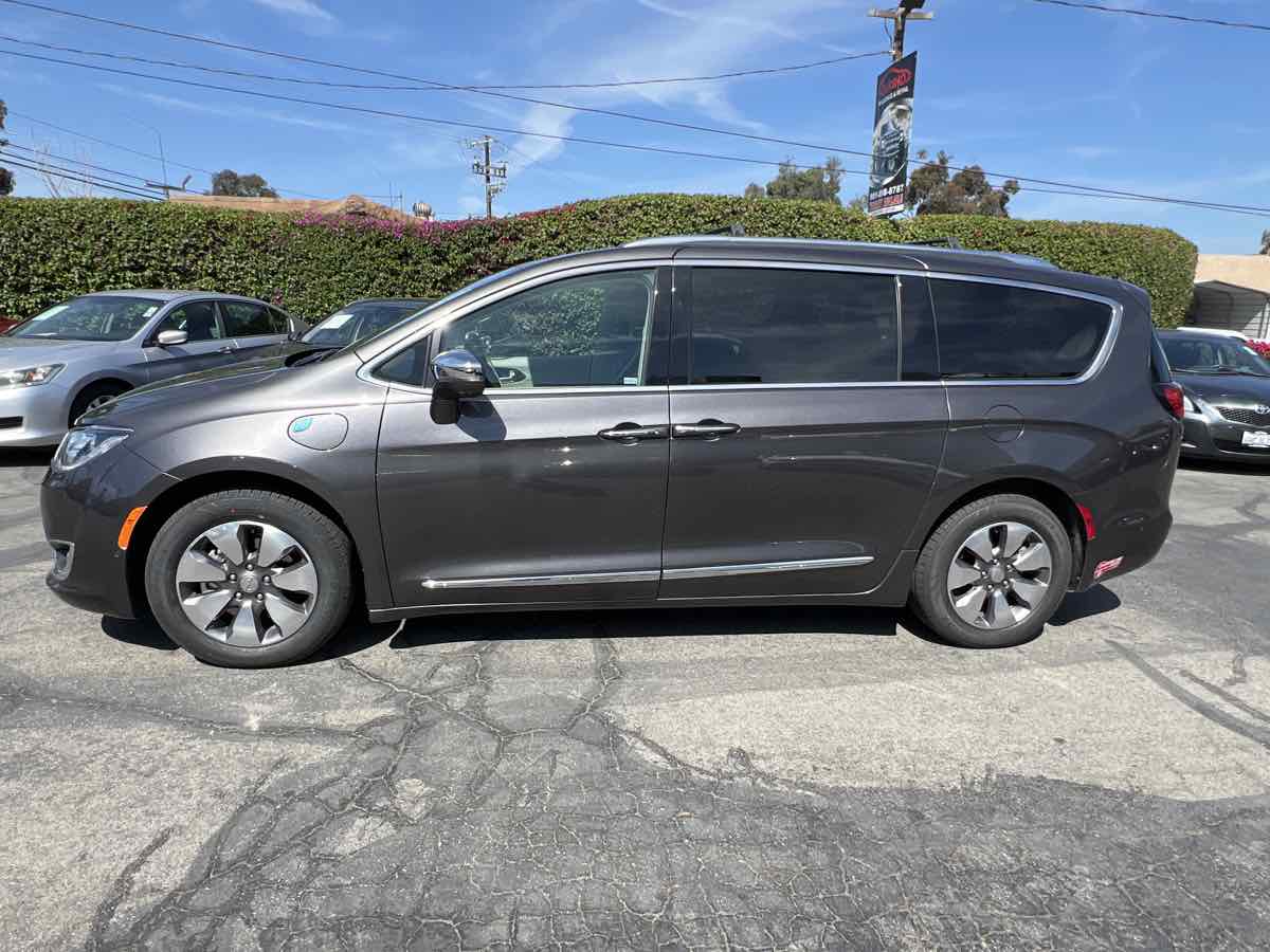 2018 Chrysler Pacifica Hybrid Limited photo 4