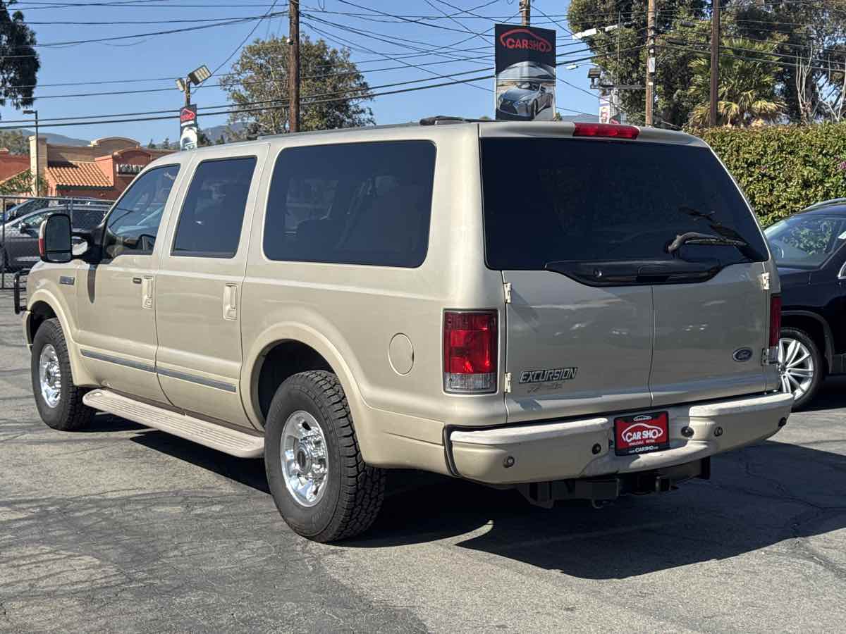 2004 Ford Excursion Limited photo 5