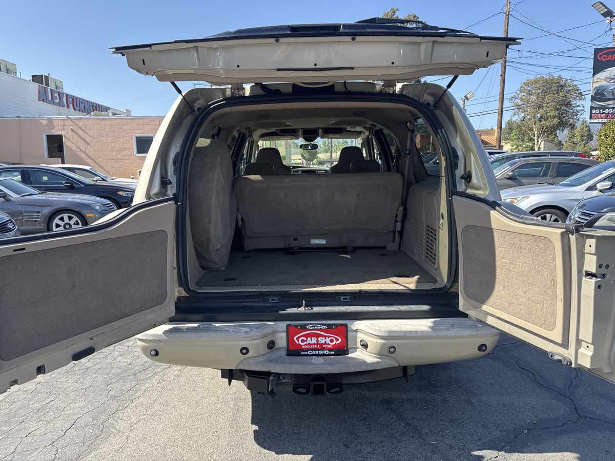 2004 Ford Excursion Limited photo 9