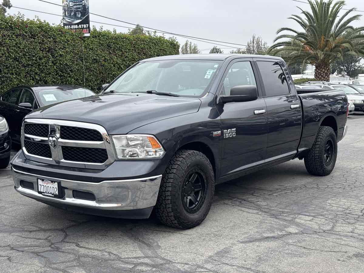2017 Ram 1500 SLT photo 3