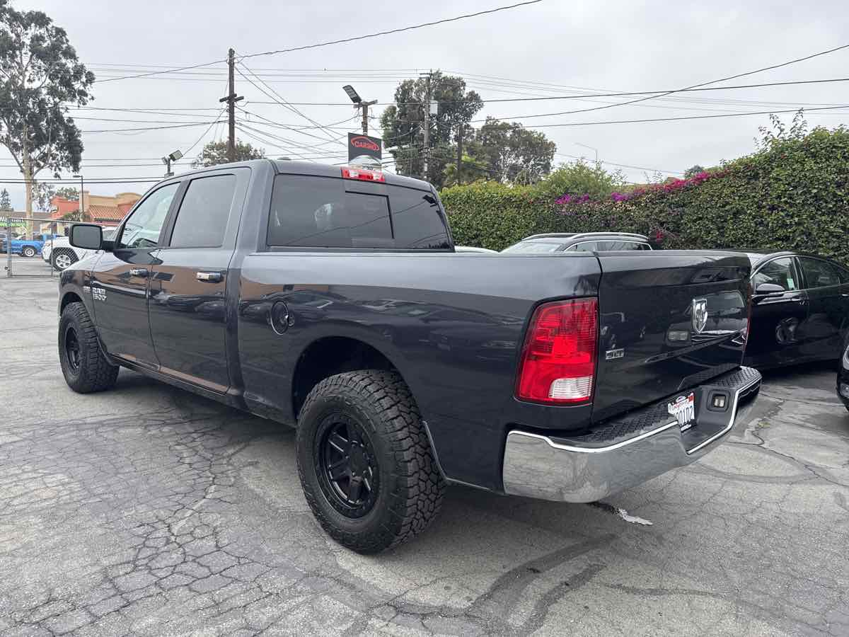 2017 Ram 1500 SLT photo 5