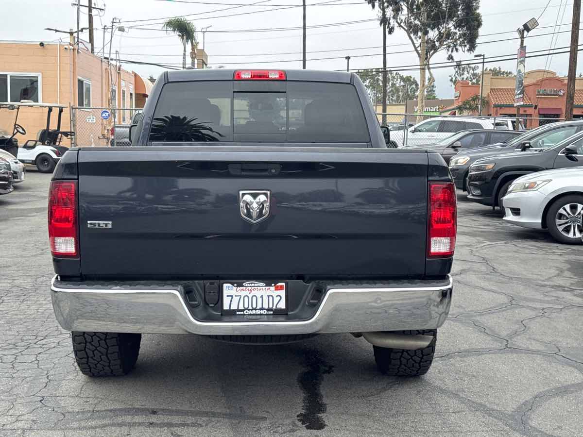 2017 Ram 1500 SLT photo 6